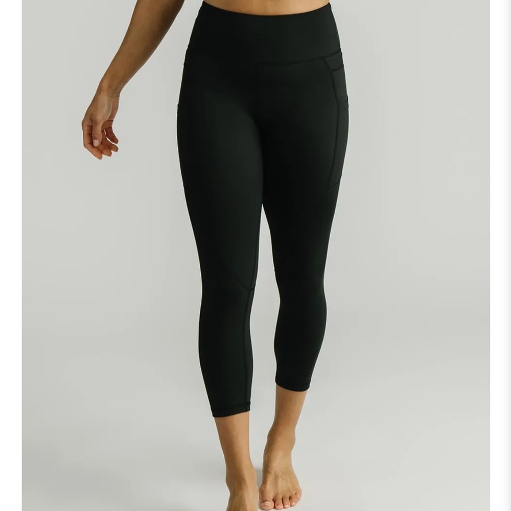 Zyia Women's light n tight capri 20” Leggings